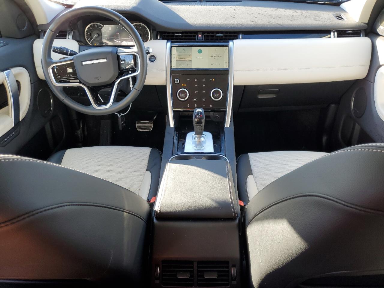 2023 Land Rover Discovery - Image 8