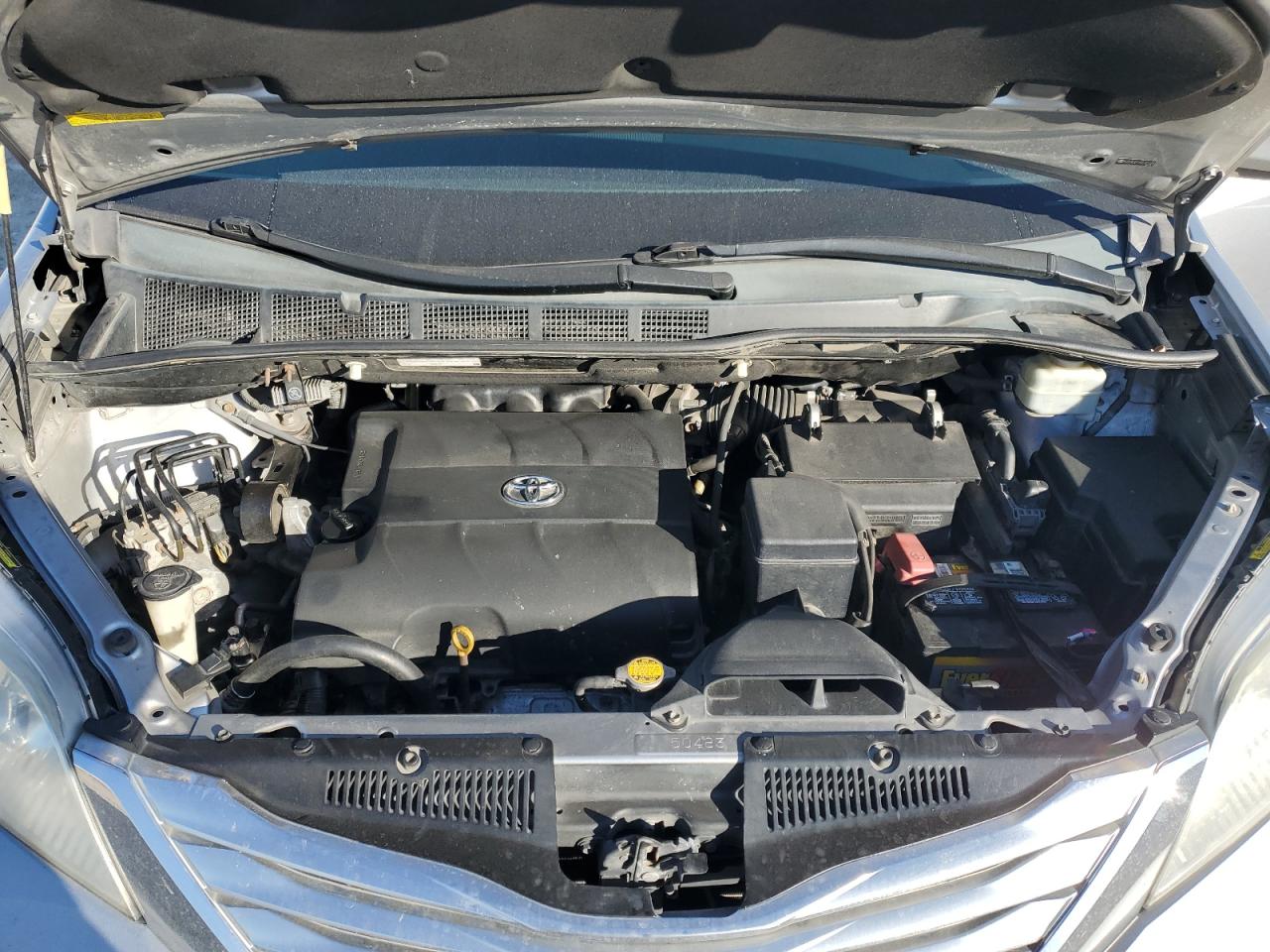 2011 Toyota Sienna - Image 12