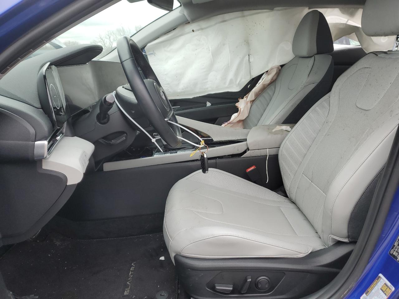 2022 Hyundai Elantra - Image 7