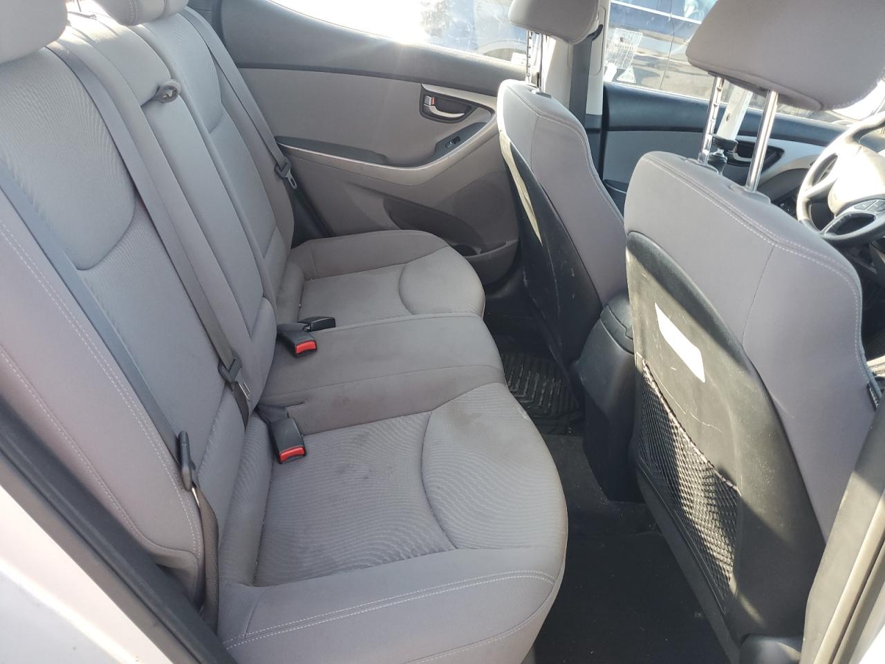 2016 Hyundai Elantra - Image 10