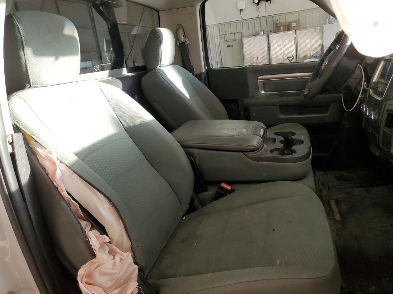 2016 RAM 1500 - Image 10