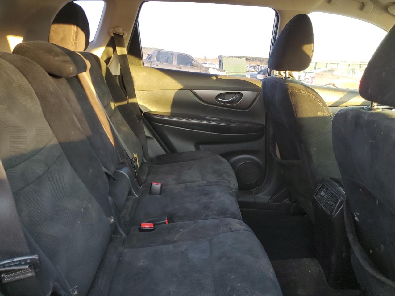 2015 Nissan Rogue - Image 11