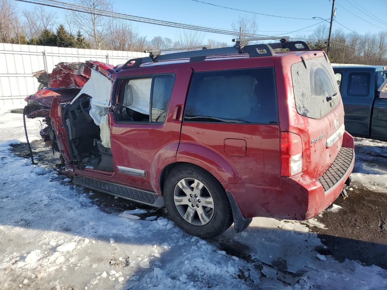2011 Nissan Pathfinder - Image 2