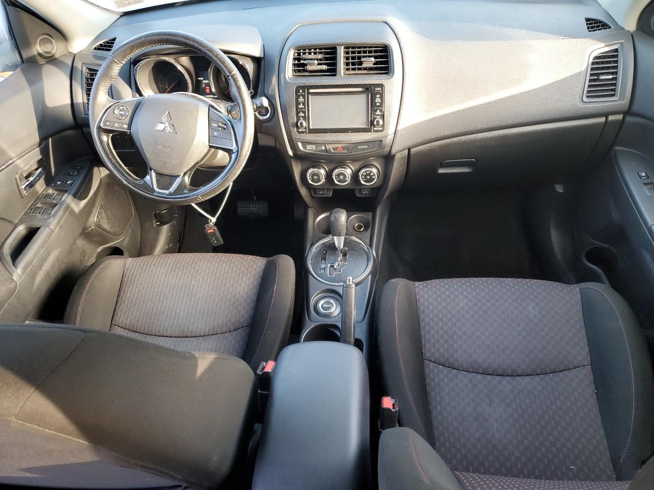 2017 Mitsubishi Outlander - Image 8