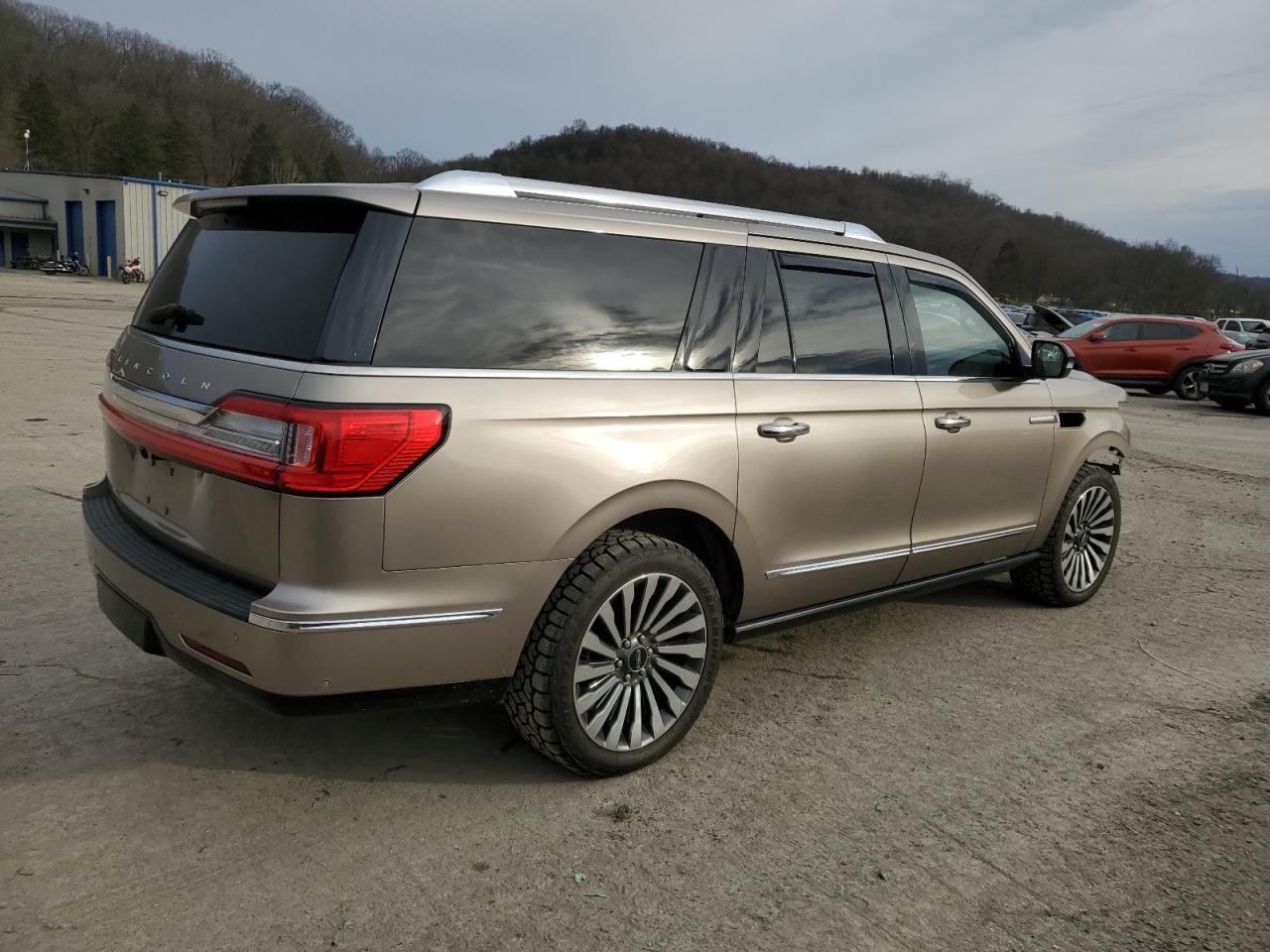 2019 Lincoln Navigator - Image 3