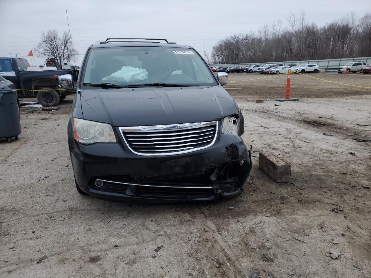 2013 Chrysler Town & Country - Image 5