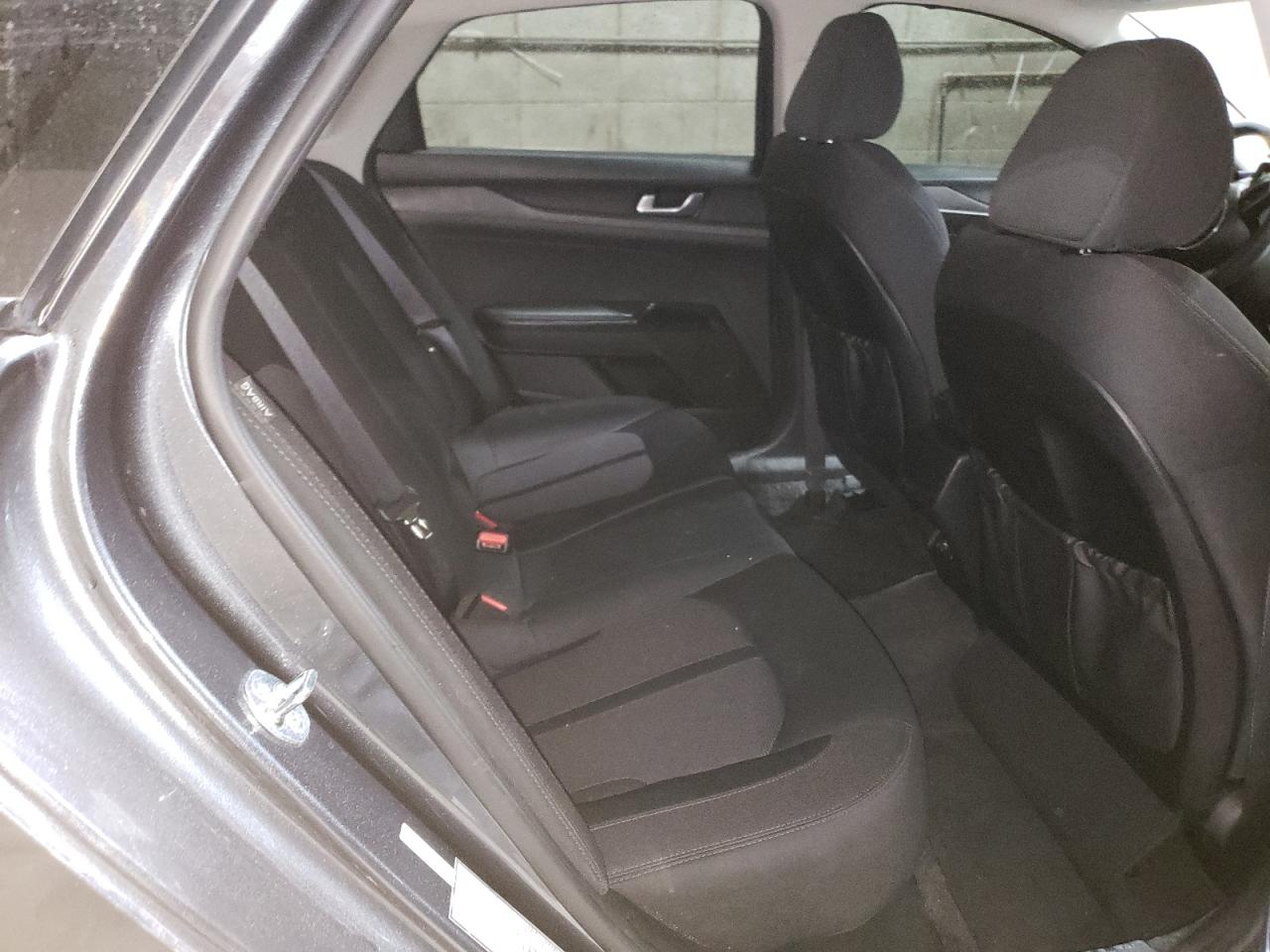 2022 Kia K5 - Image 10