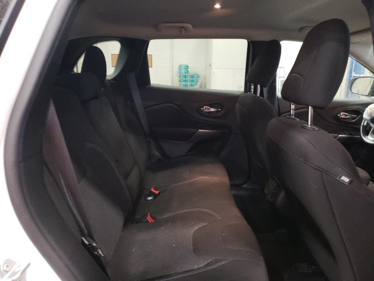 2019 Jeep Grand Cherokee - Image 12