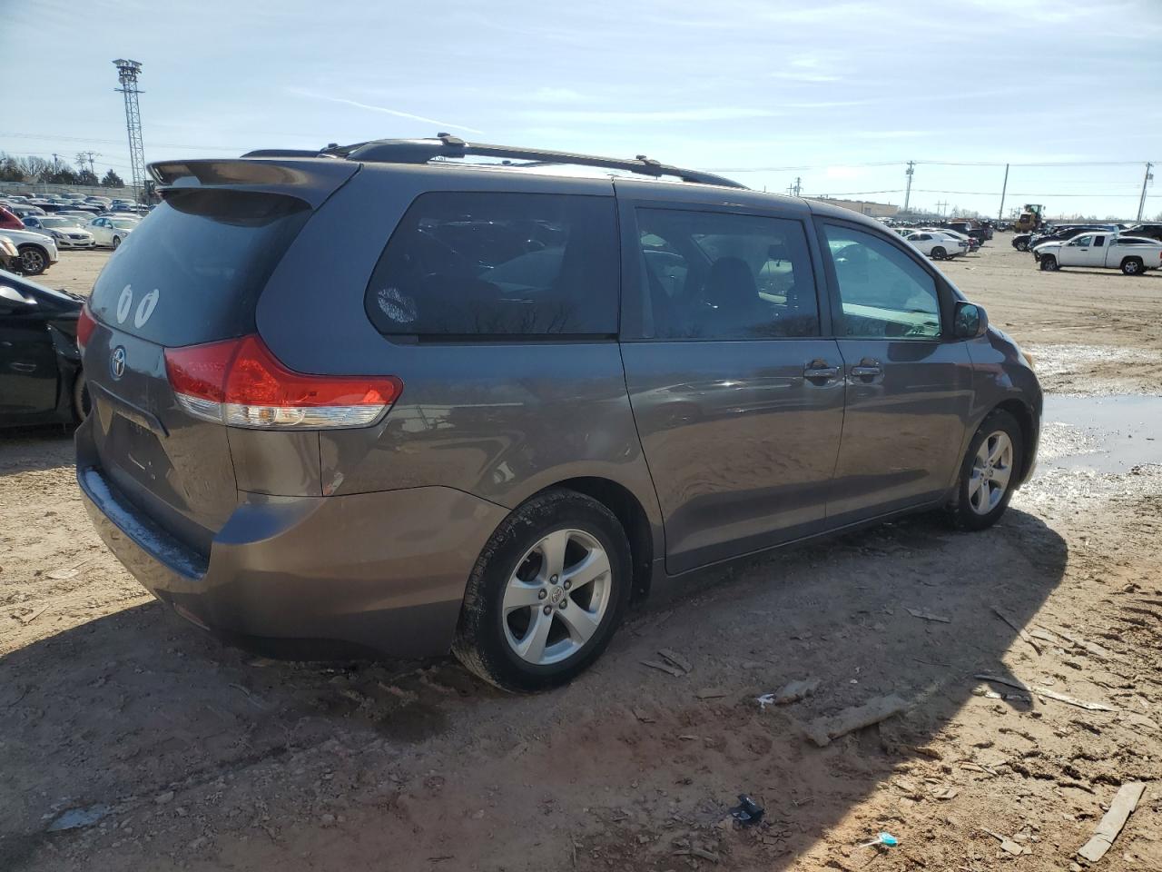 2012 Toyota Sienna - Image 3