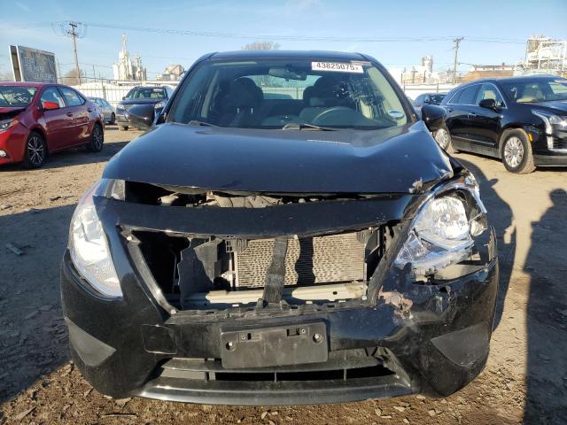  NISSAN VERSA 2018 Чорний
