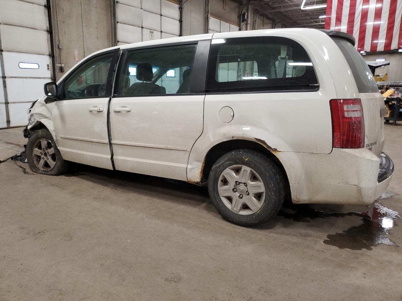 2010 Dodge Caravan - Image 2