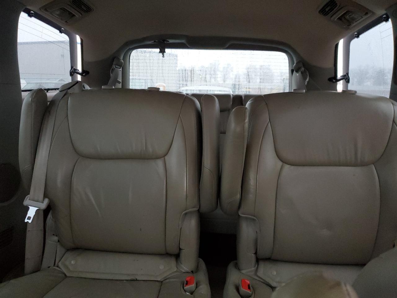 2008 Toyota Sienna - Image 10