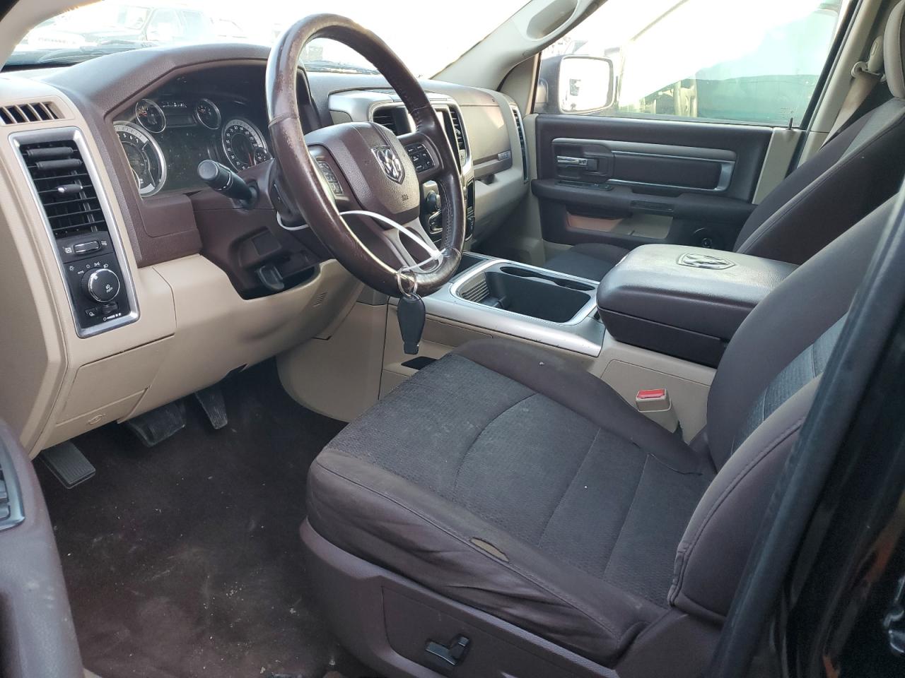 2016 RAM 1500 - Image 7