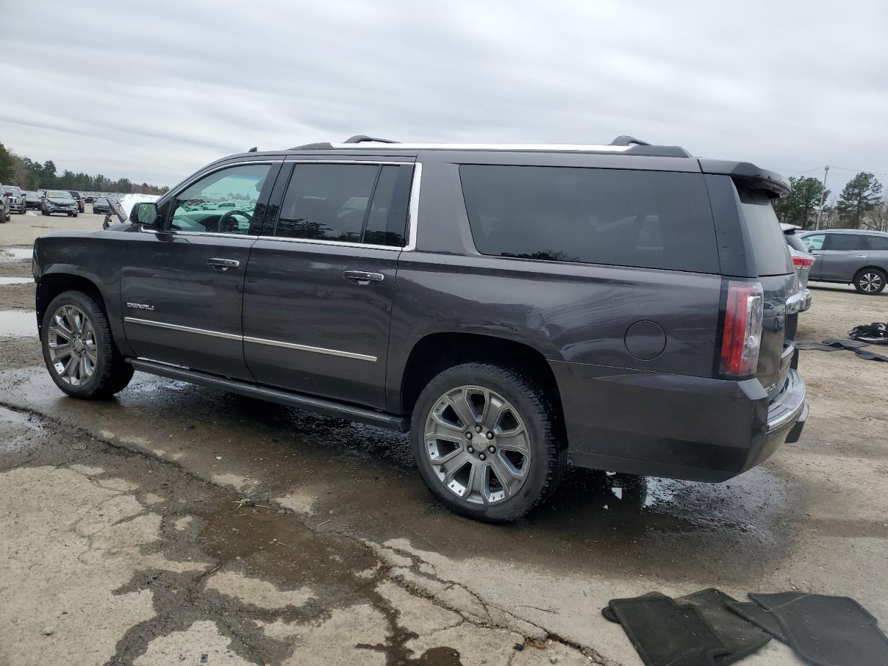 2016 GMC Yukon - Image 2