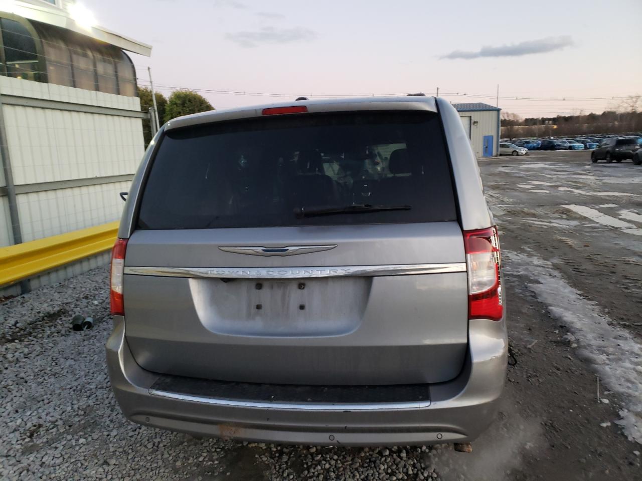 2014 Chrysler Town & Country - Image 6