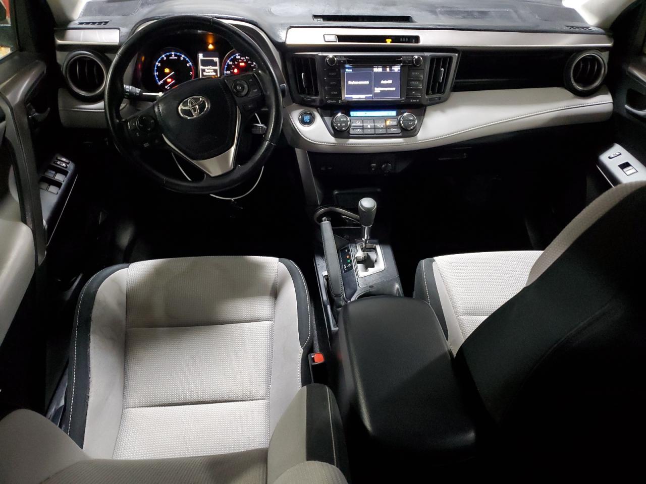 2018 Toyota RAV 4 - Image 8