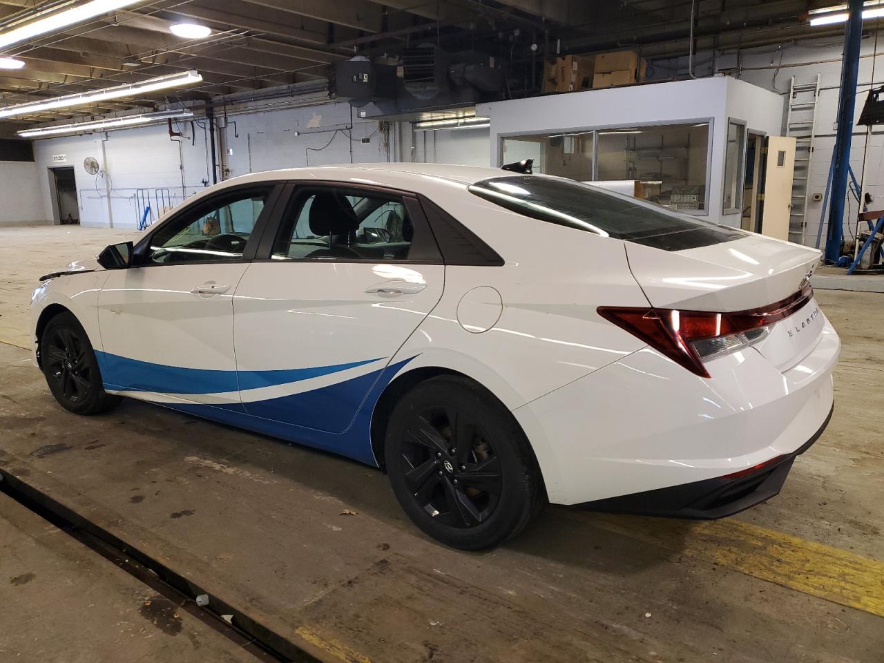 2023 Hyundai Elantra - Image 2