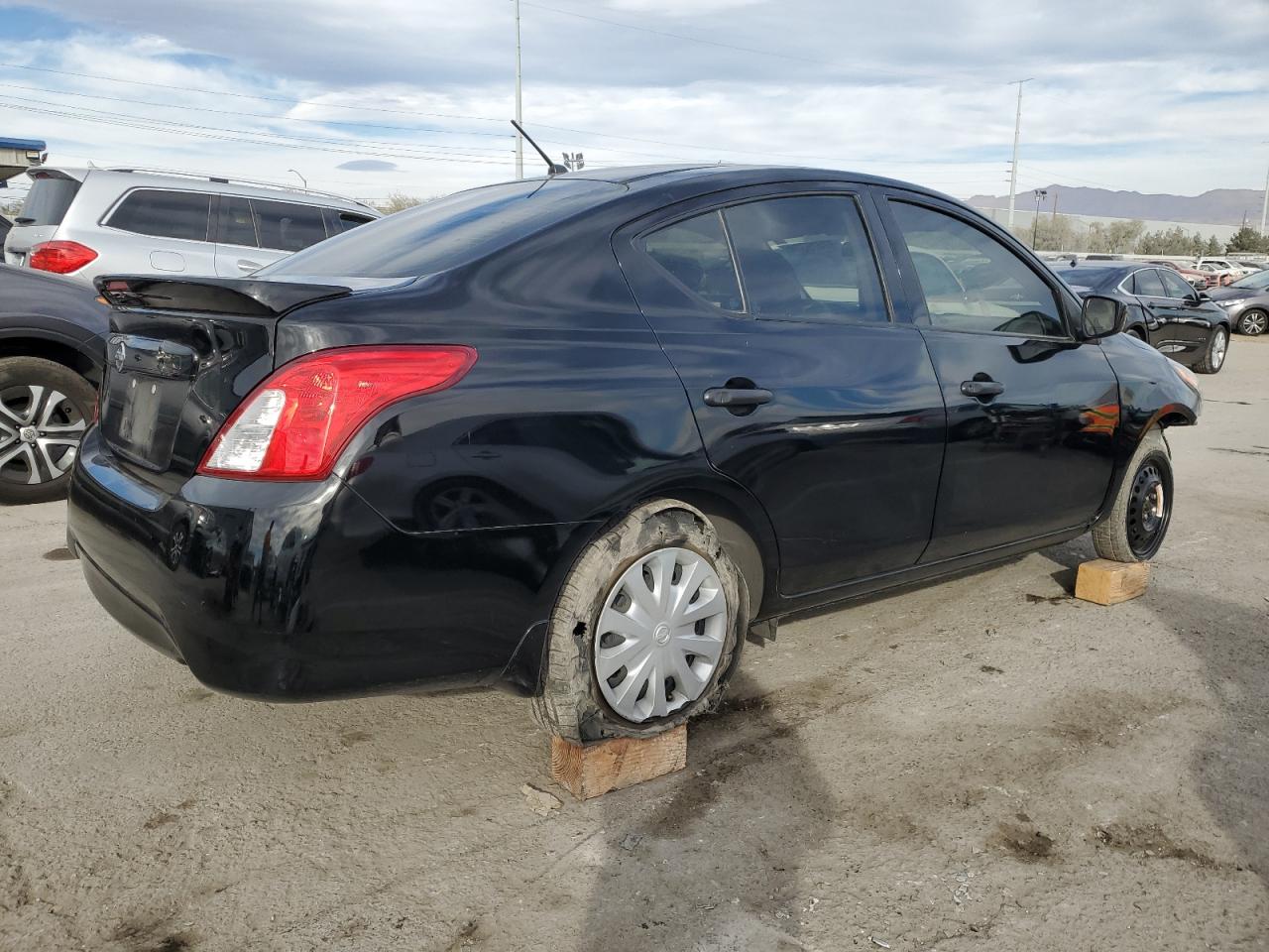 2017 Nissan Versa - Image 3