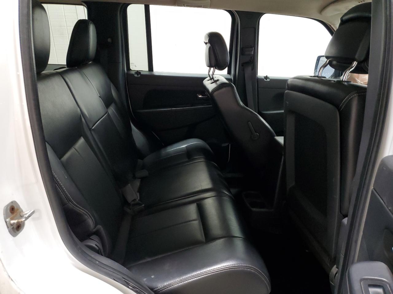 2012 Jeep Liberty (North America) - Image 11