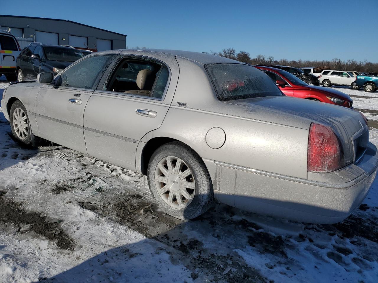 2010 Lincoln Town Car - Image 2