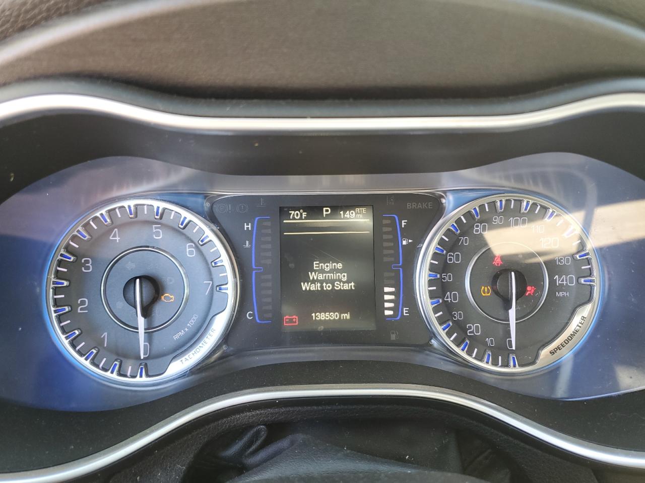 2016 Chrysler 200 - Image 9