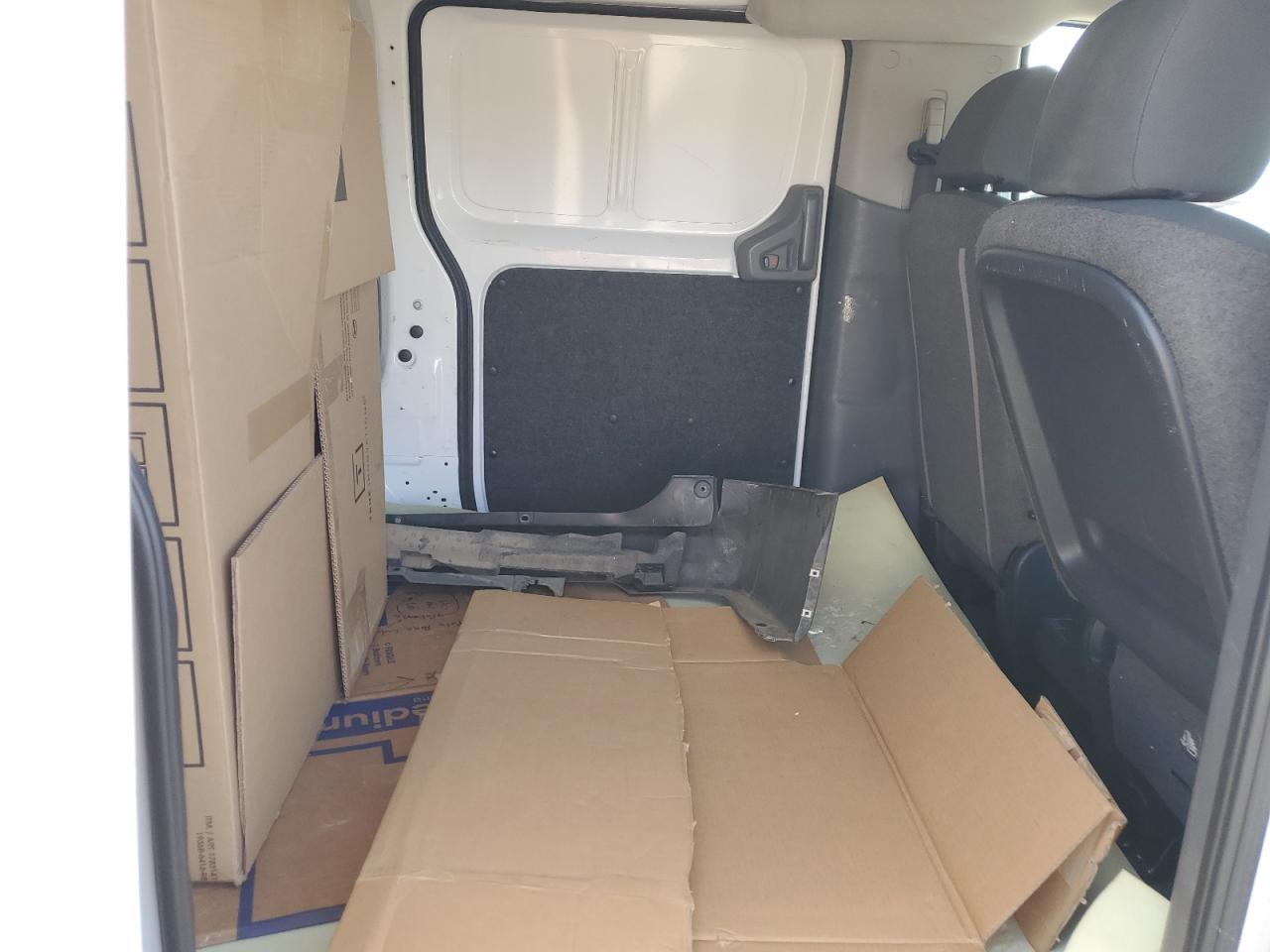 2015 Nissan NV - Image 11