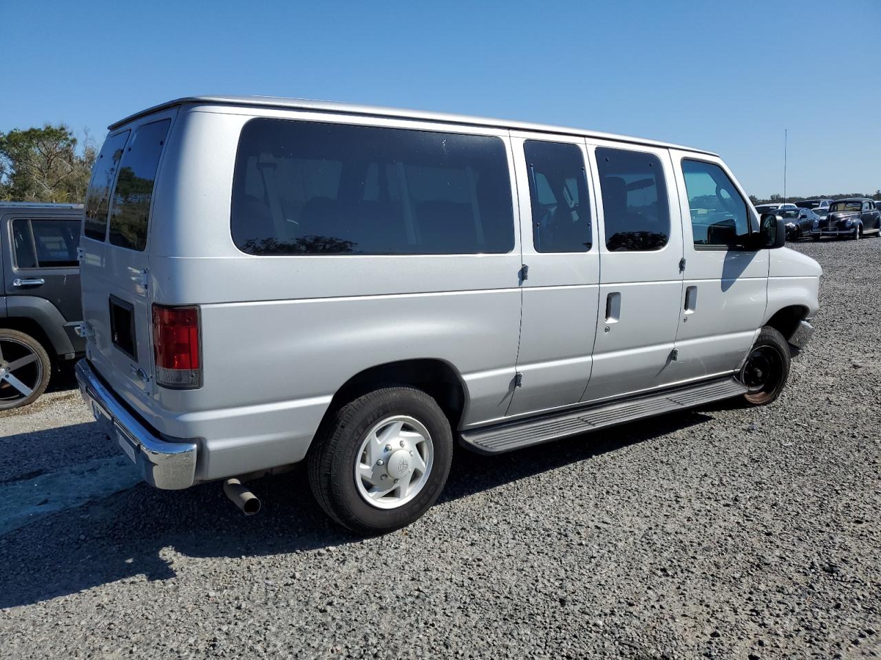2010 Ford Econoline - Image 3