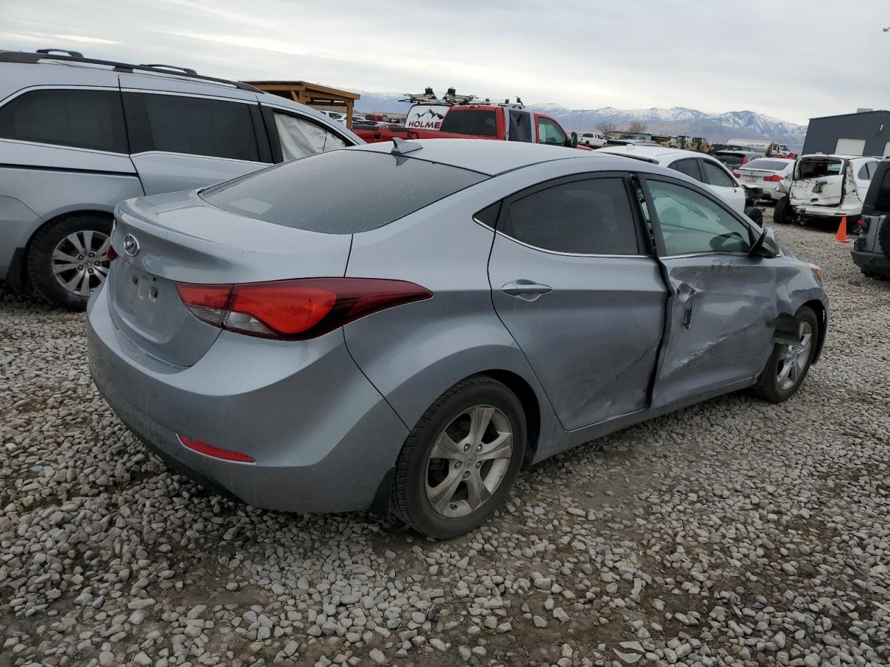 2016 Hyundai Elantra - Image 3