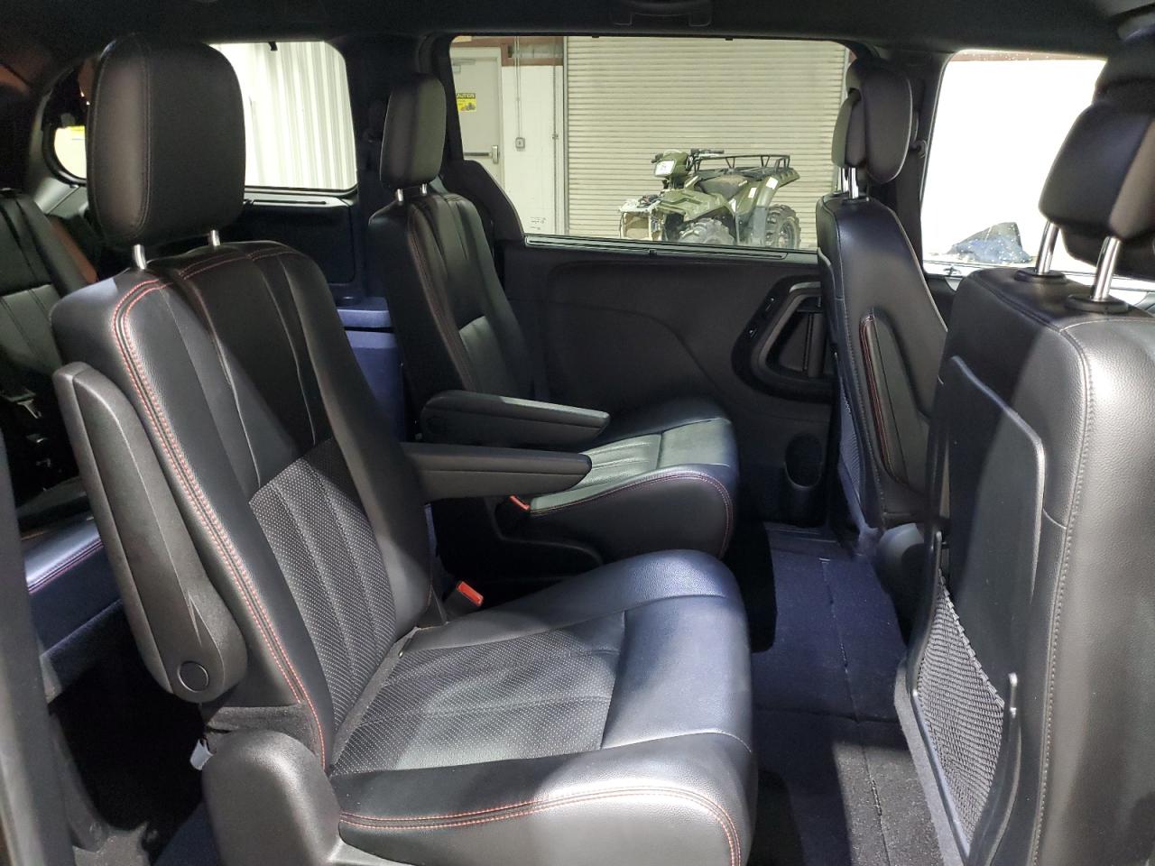 2017 Dodge Caravan - Image 11