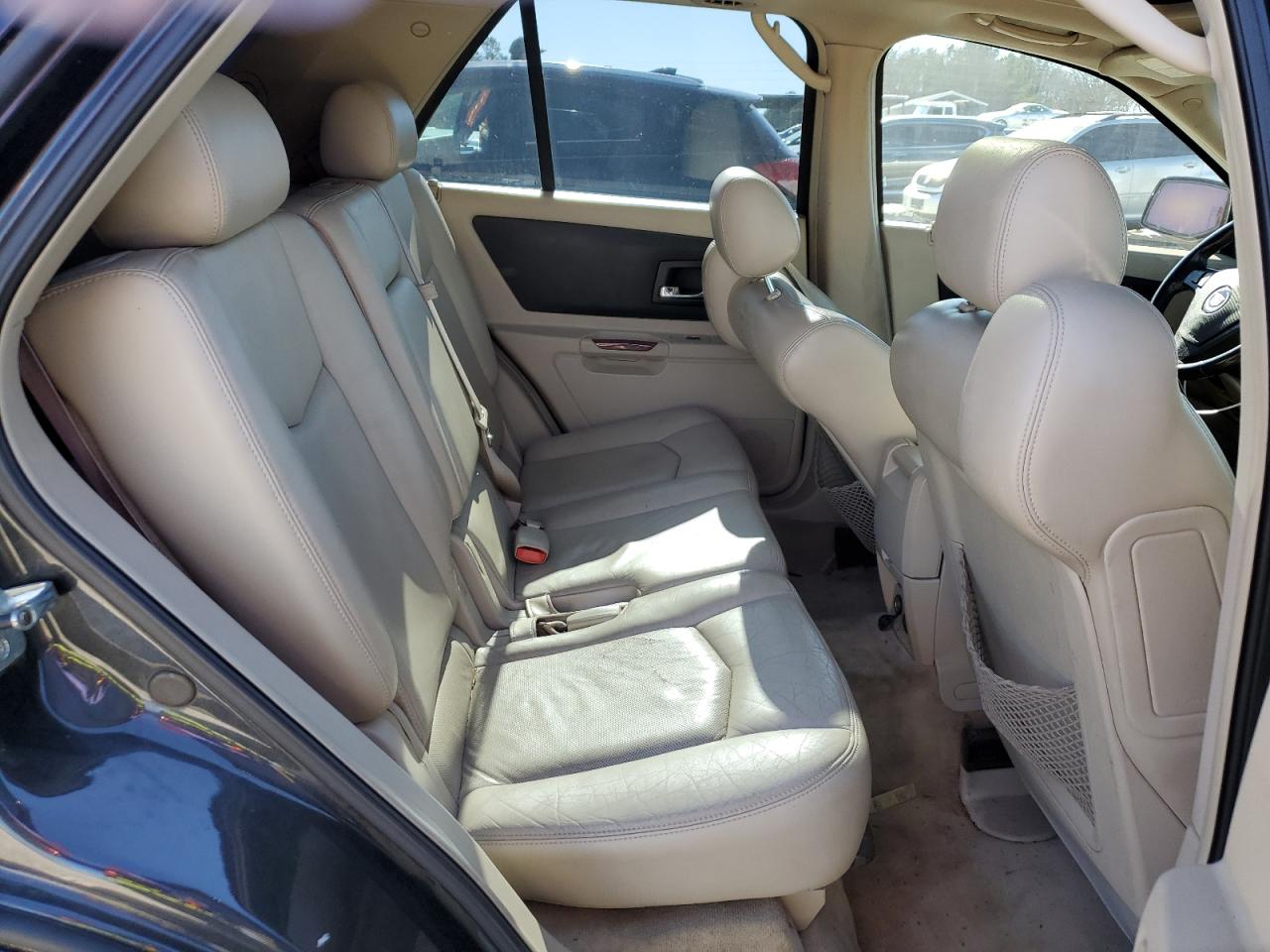 2004 Cadillac SRX - Image 11