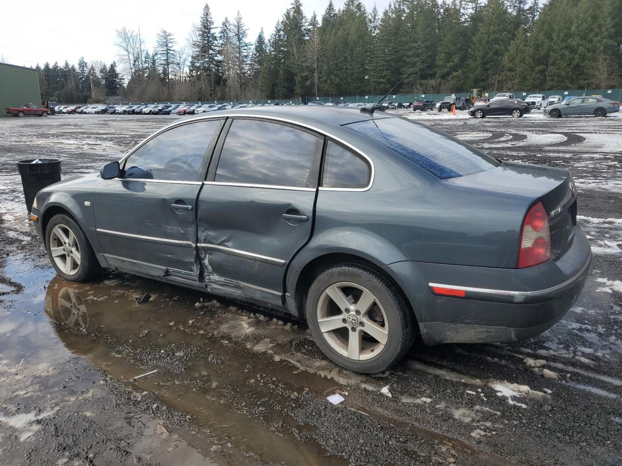 2004 Volkswagen Passat - Image 2