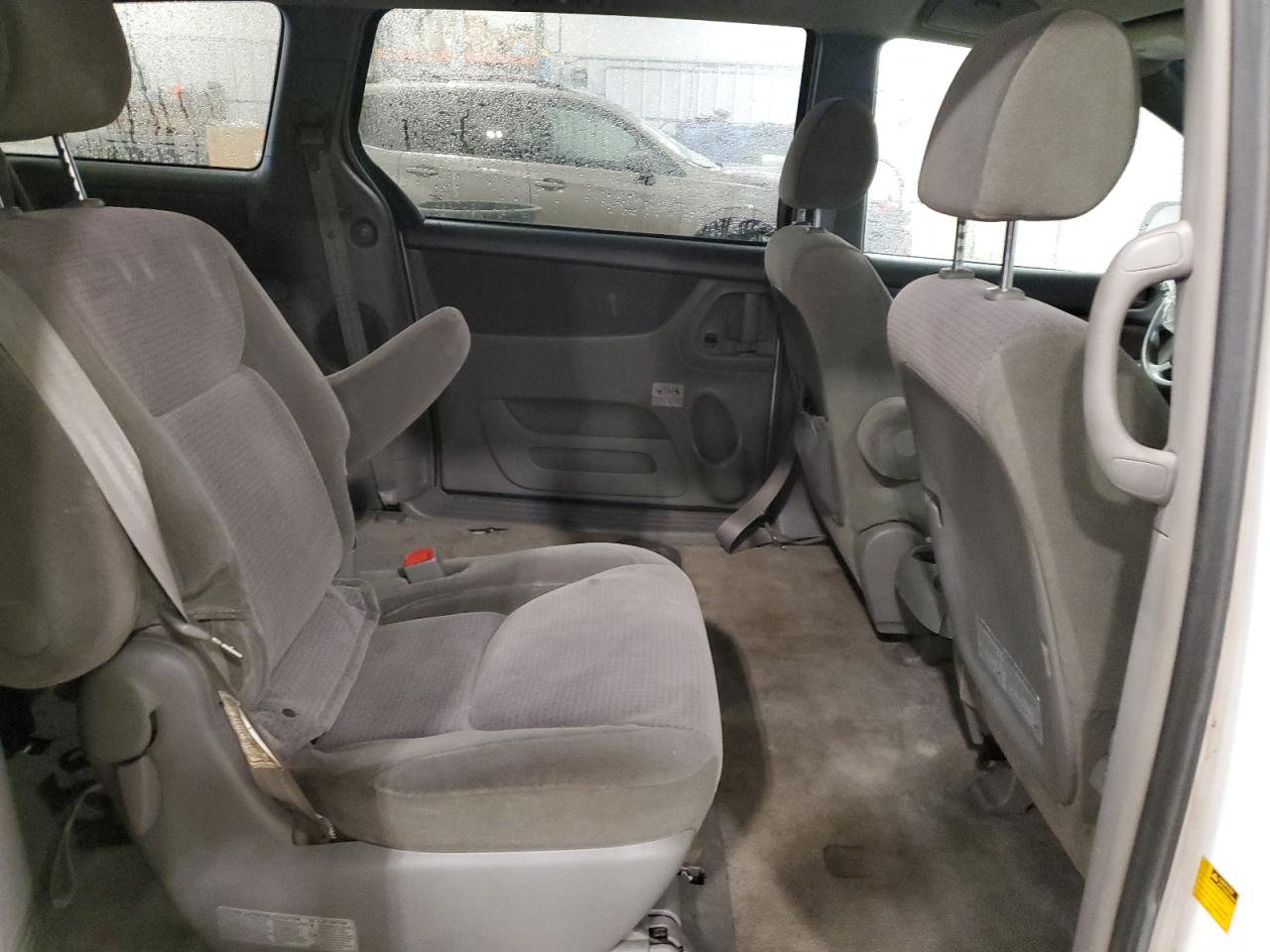 2006 Toyota Sienna - Image 11