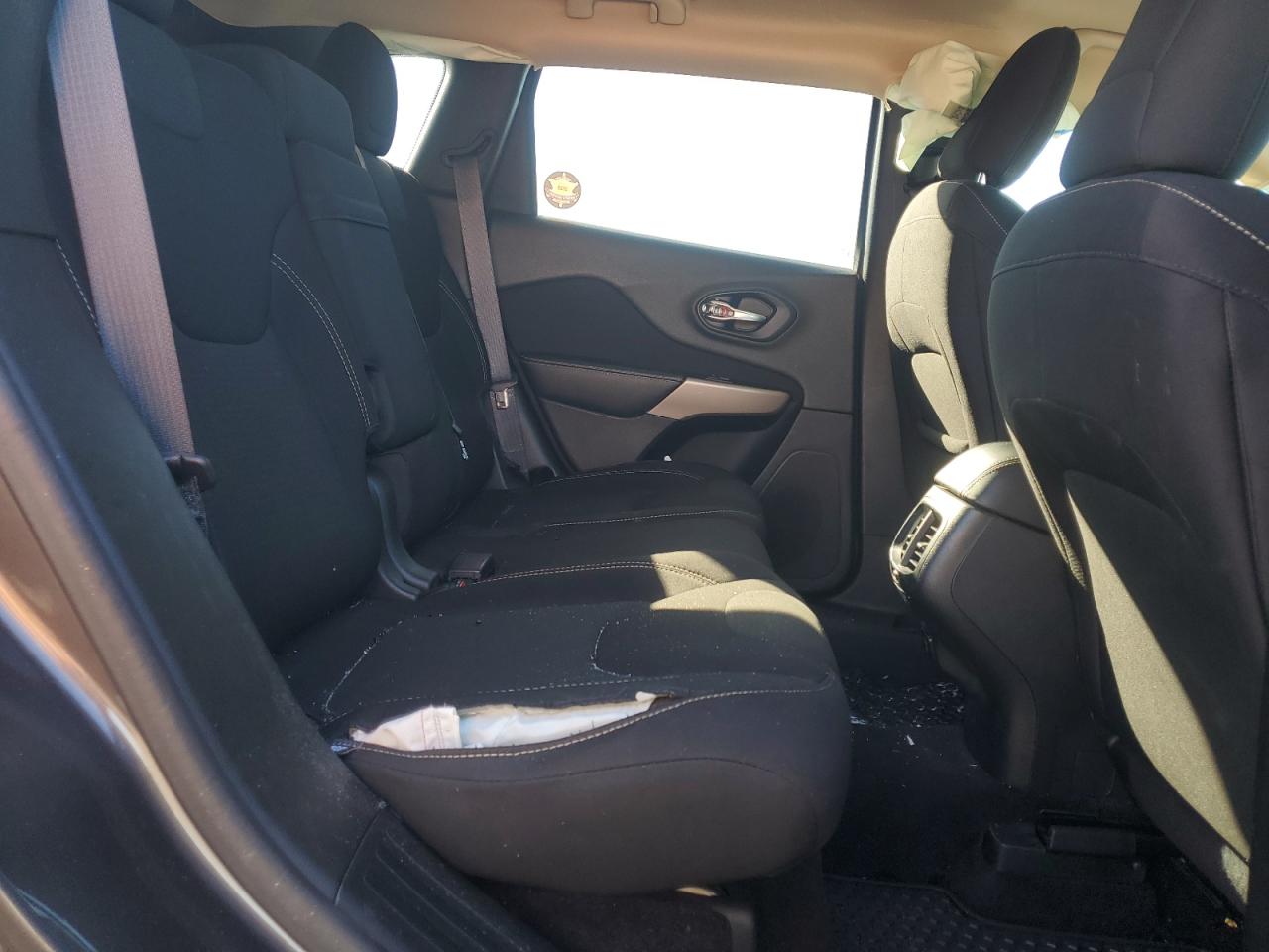 2017 Jeep Grand Cherokee - Image 11