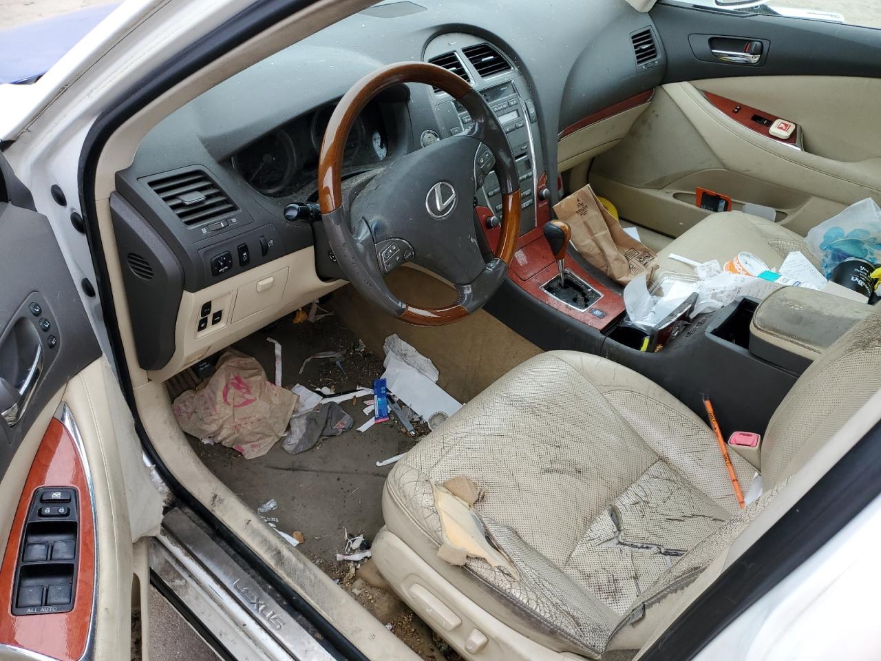 2011 Lexus ES - Image 8