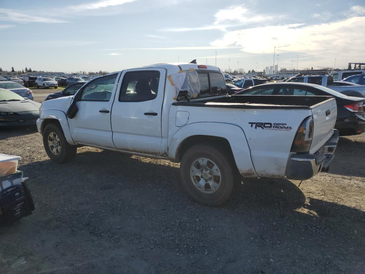 2013 Toyota Tacoma - Image 2