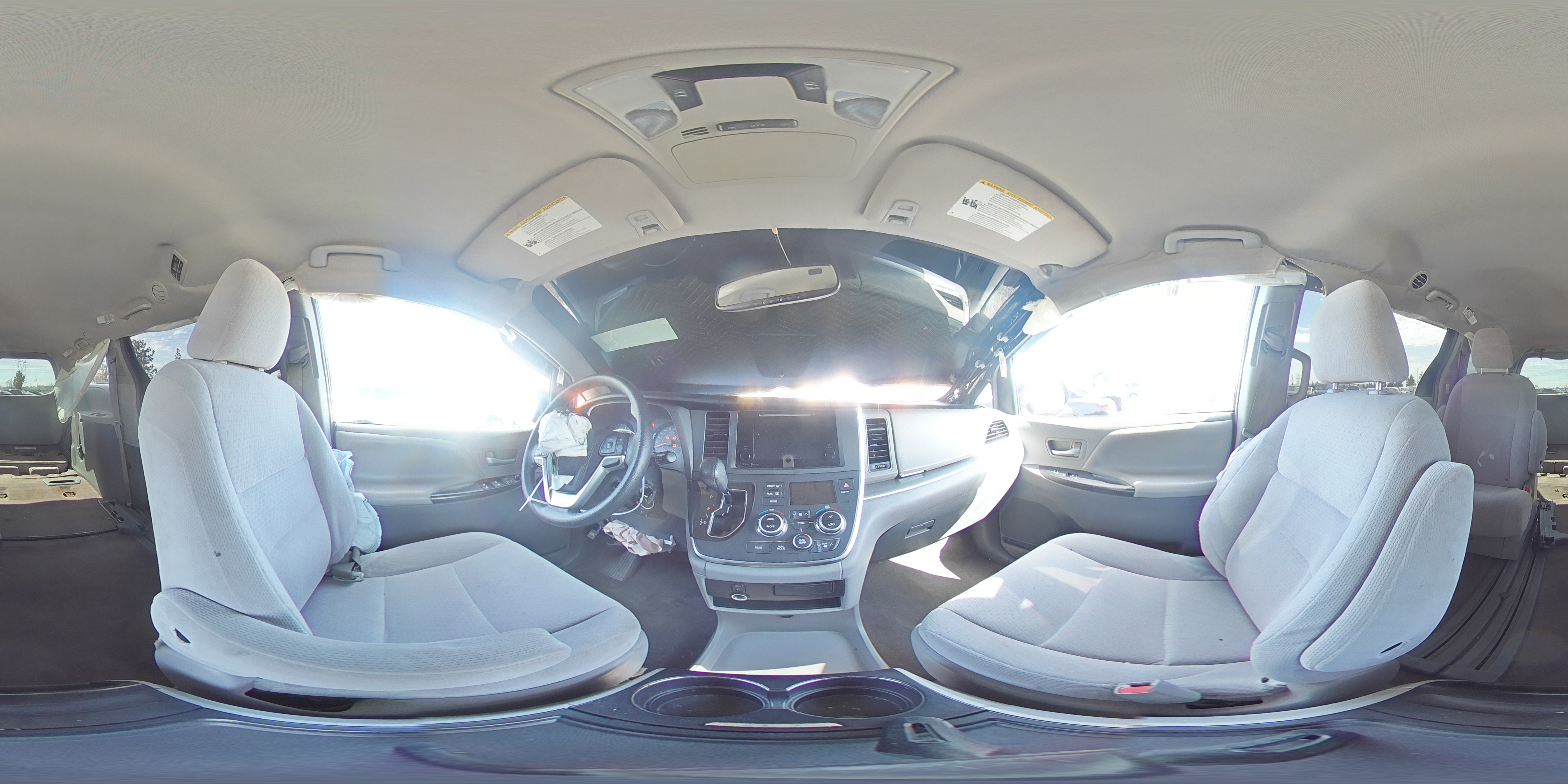 2015 Toyota Sienna - Image 13