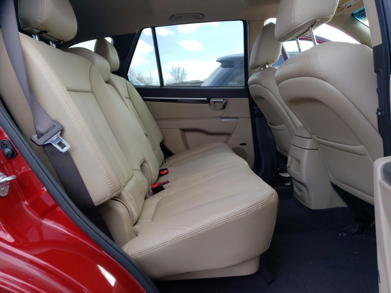 2011 Hyundai Santa Fe - Image 12