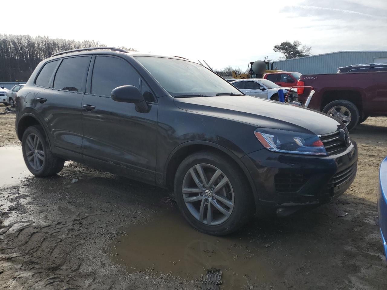 2015 Volkswagen Touareg - Image 4
