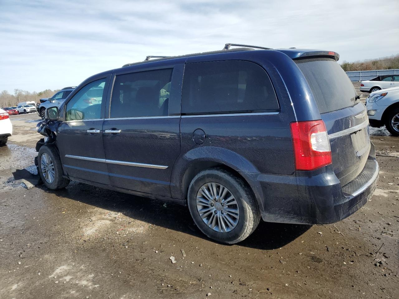 2016 Chrysler Town & Country - Image 2