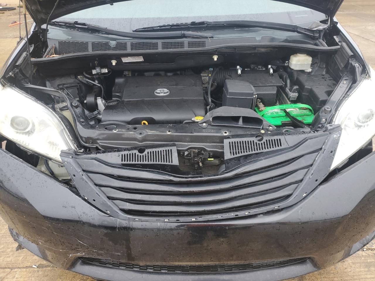 2011 Toyota Sienna - Image 12