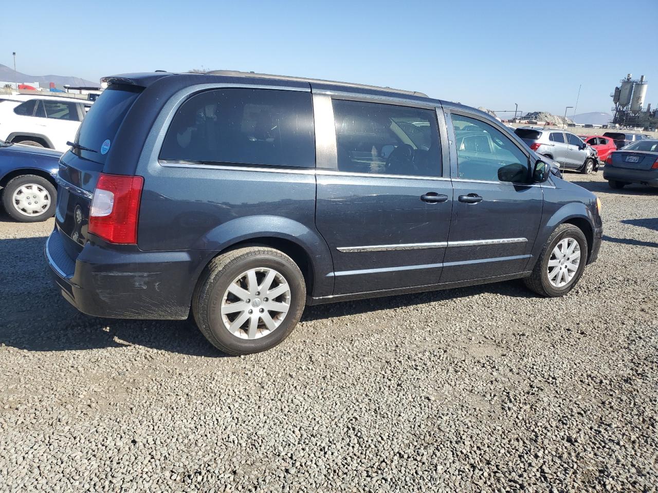 2014 Chrysler Town & Country - Image 3
