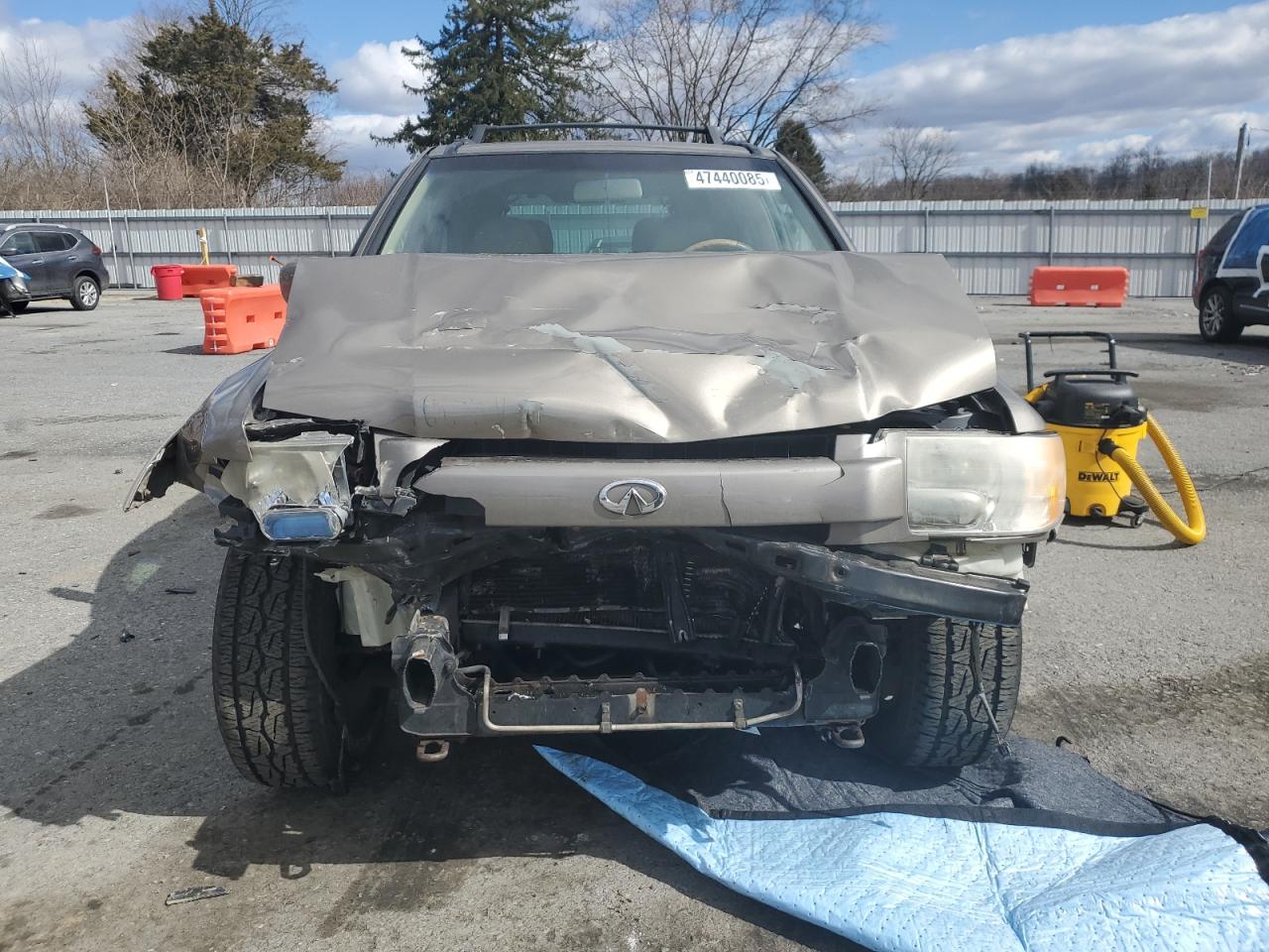 2001 Infiniti QX4 - Image 5