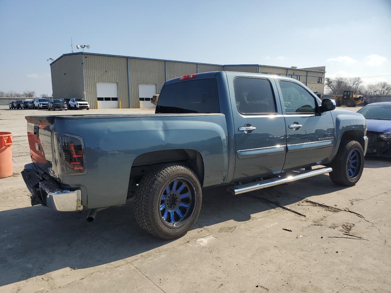 2011 Chevrolet Silverado - Image 3