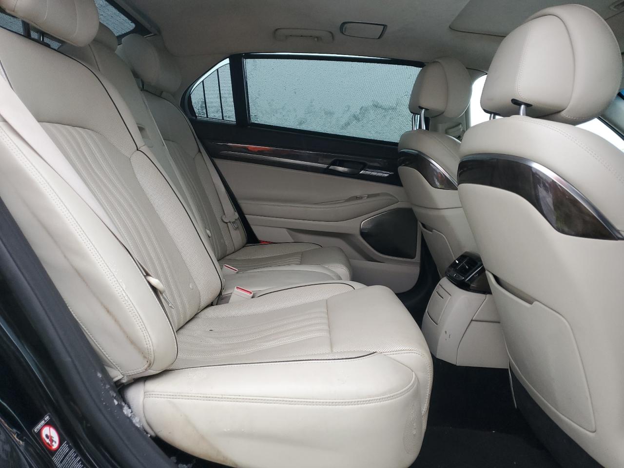 2017 Genesis G90 - Image 10