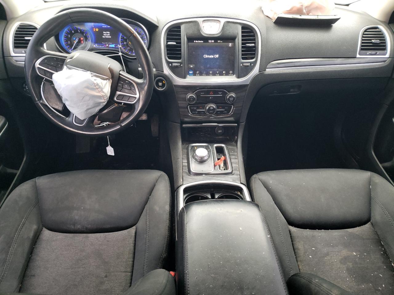 2019 Chrysler 300 - Image 8