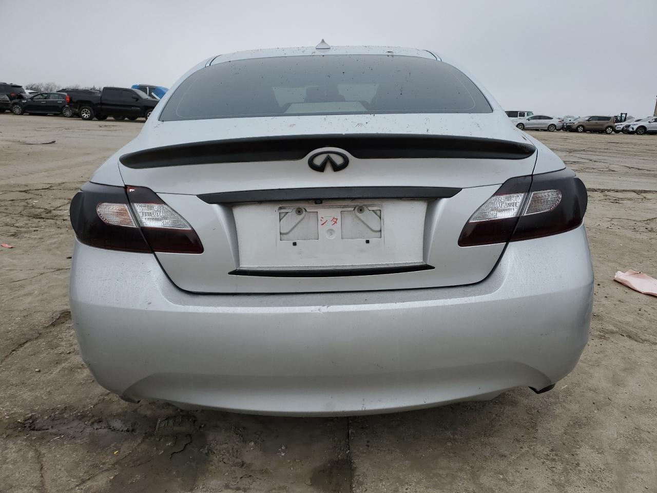 2011 Infiniti M - Image 6
