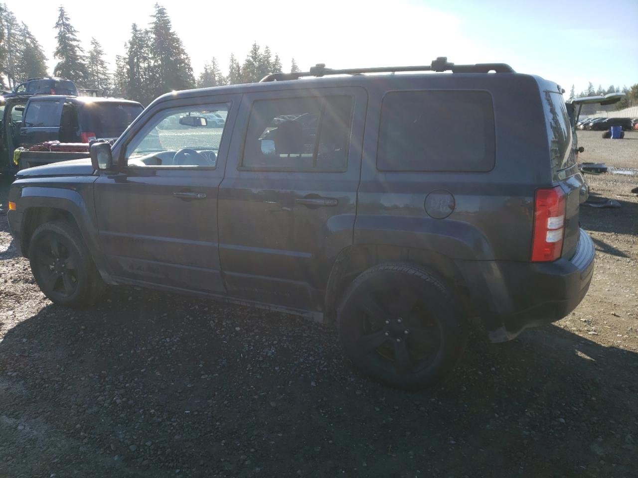 2015 Jeep Liberty (Patriot) - Image 2