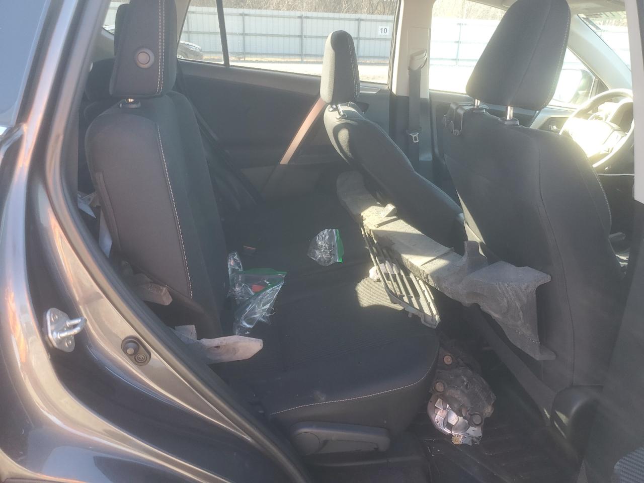 2015 Toyota RAV 4 - Image 11