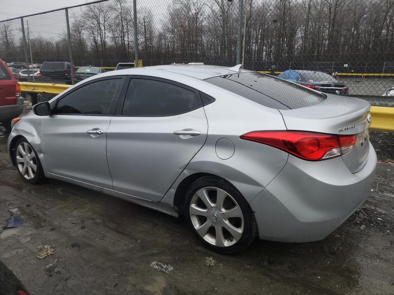 2013 Hyundai Elantra - Image 2