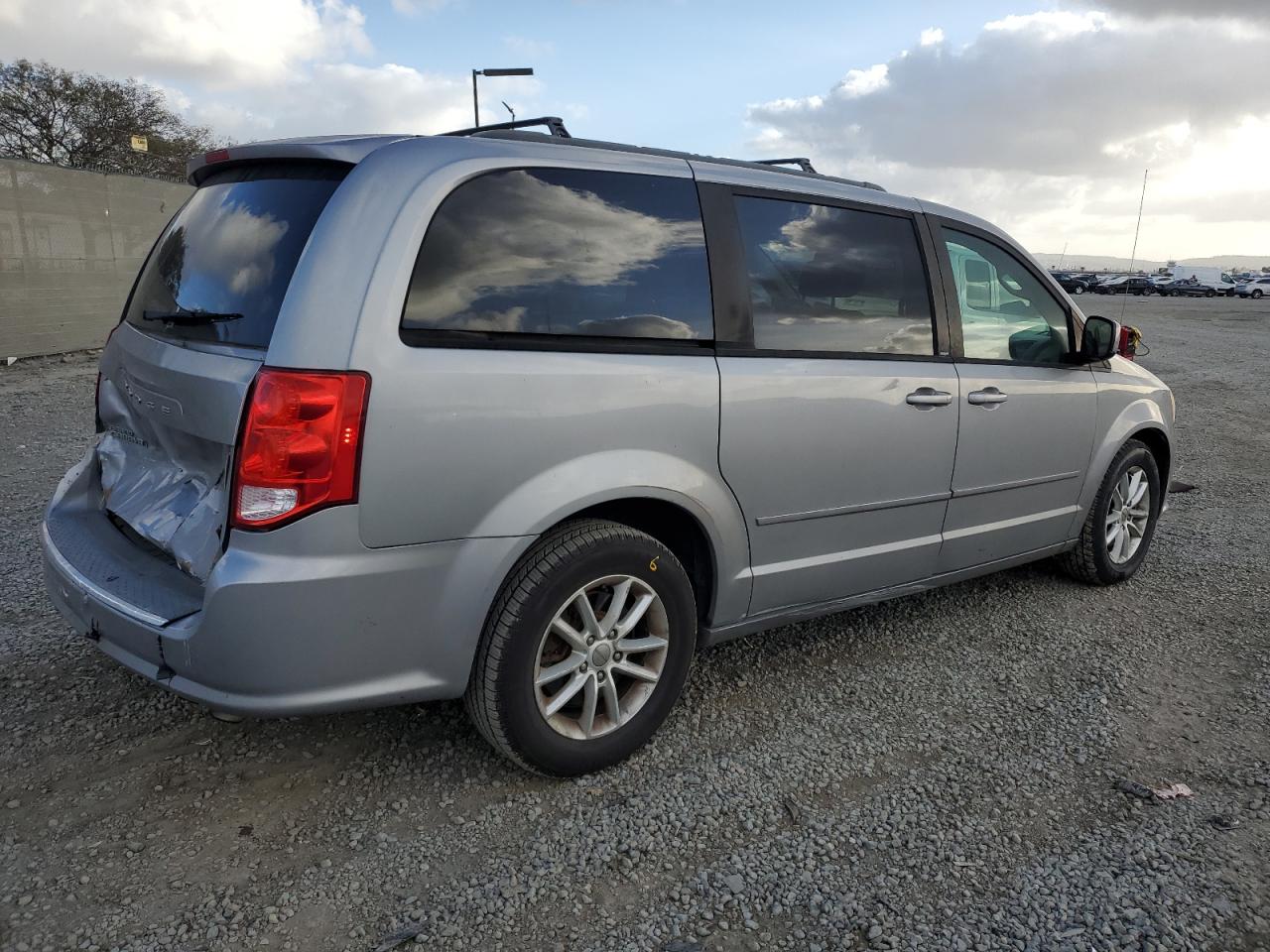 2014 Dodge Caravan - Image 3
